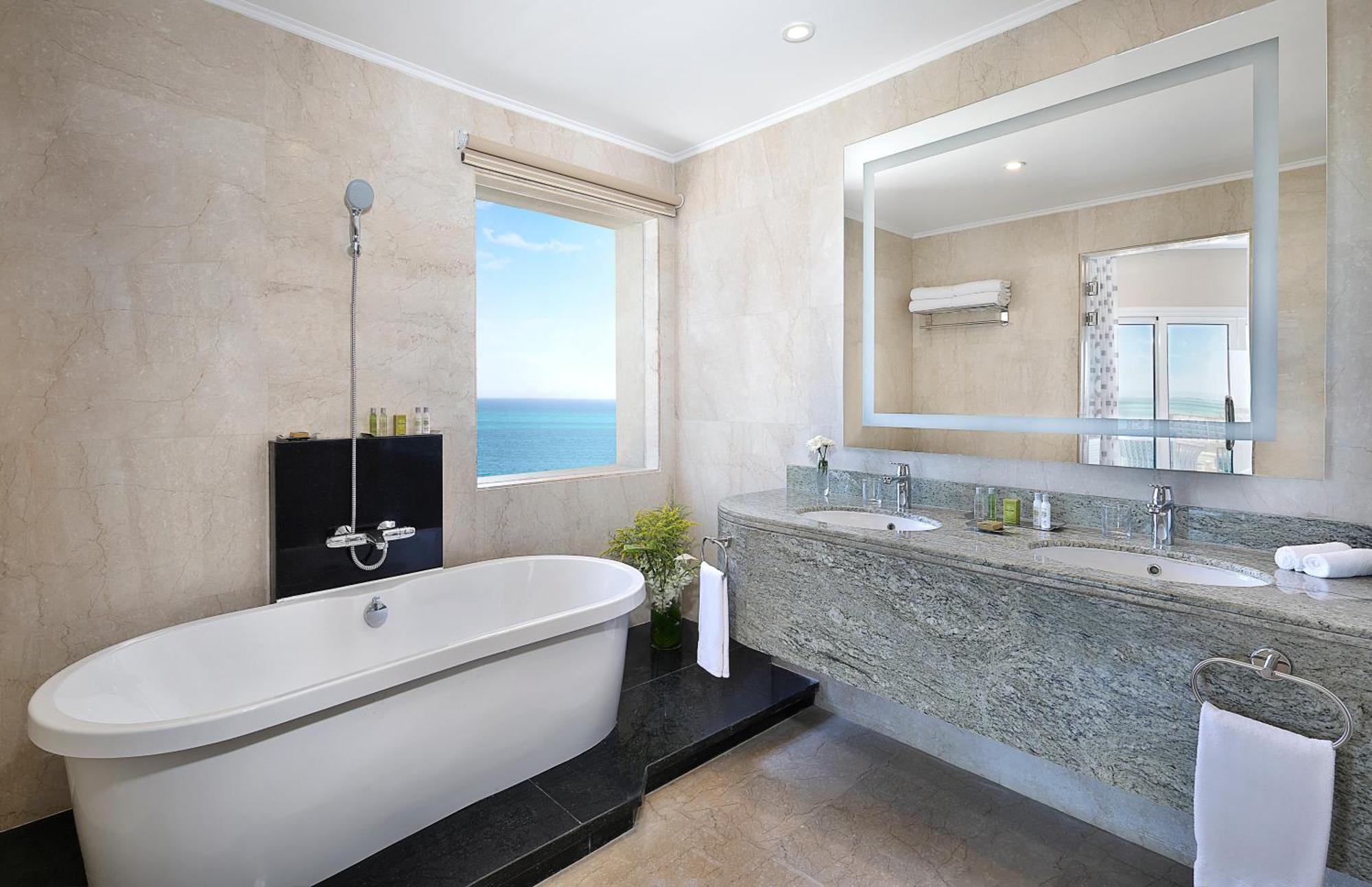 King Suite with Sea View - Plaza